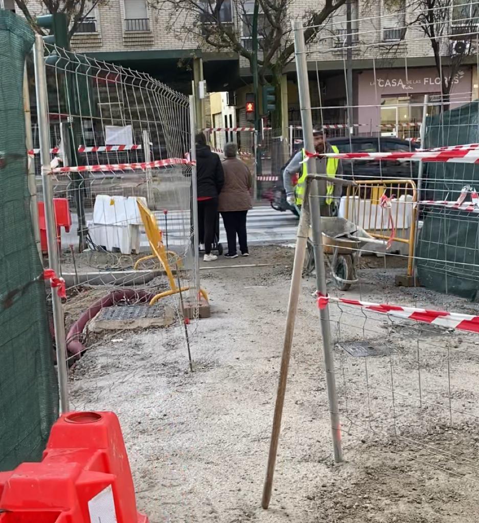 UP alerta del peligro en los accesos peatonales de las obras de la Carretera Antigua de Málaga