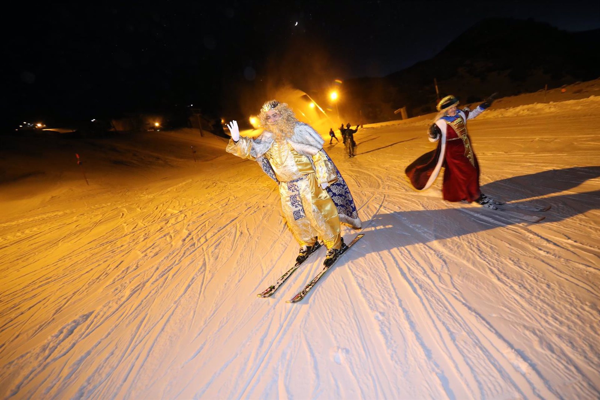 Los Reyes Magos llegarán a Sierra Nevada esquiando por la pista de El Río