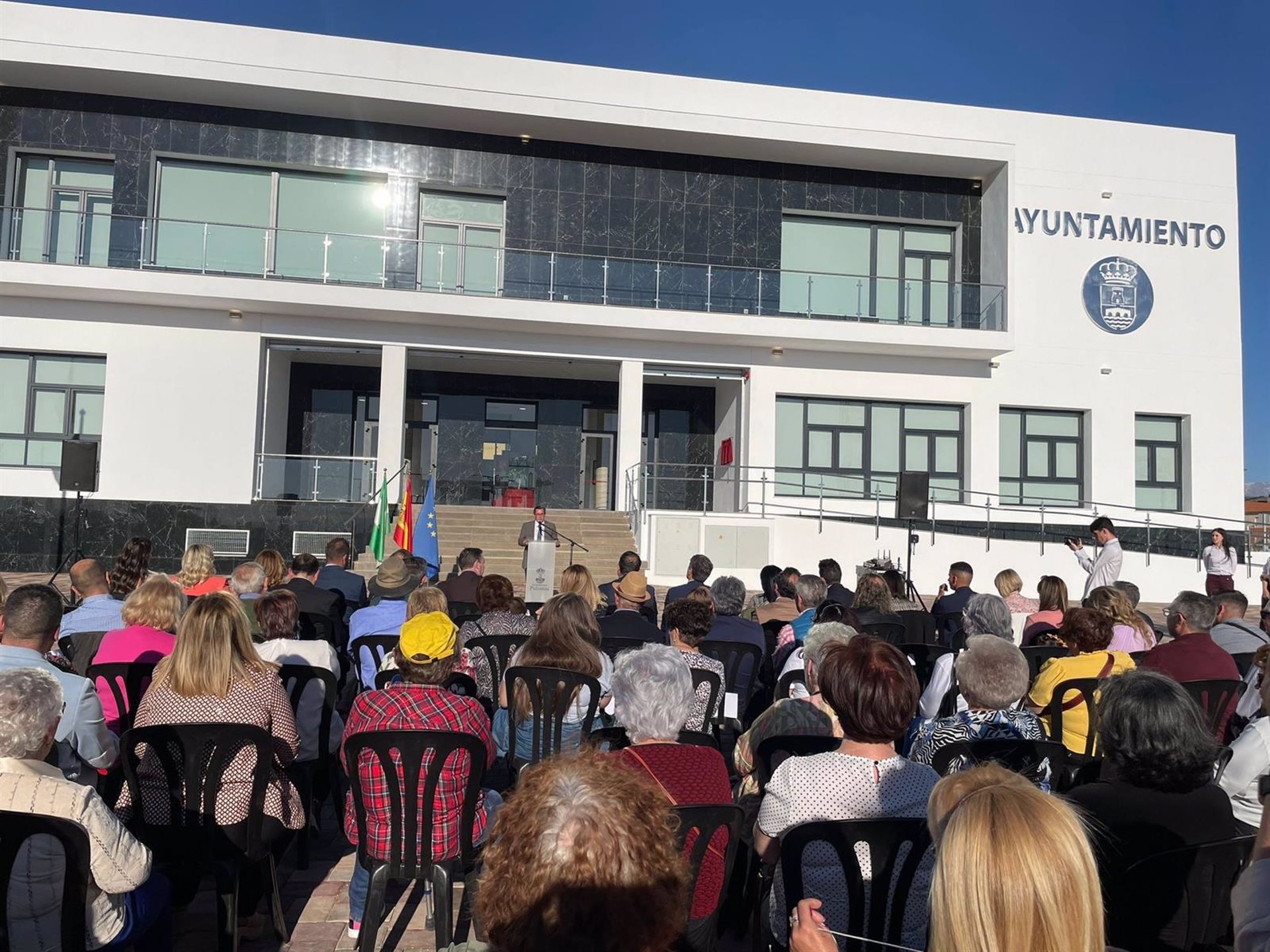 Pulianas inaugura su nuevo Ayuntamiento y el pabellón deportivo municipal